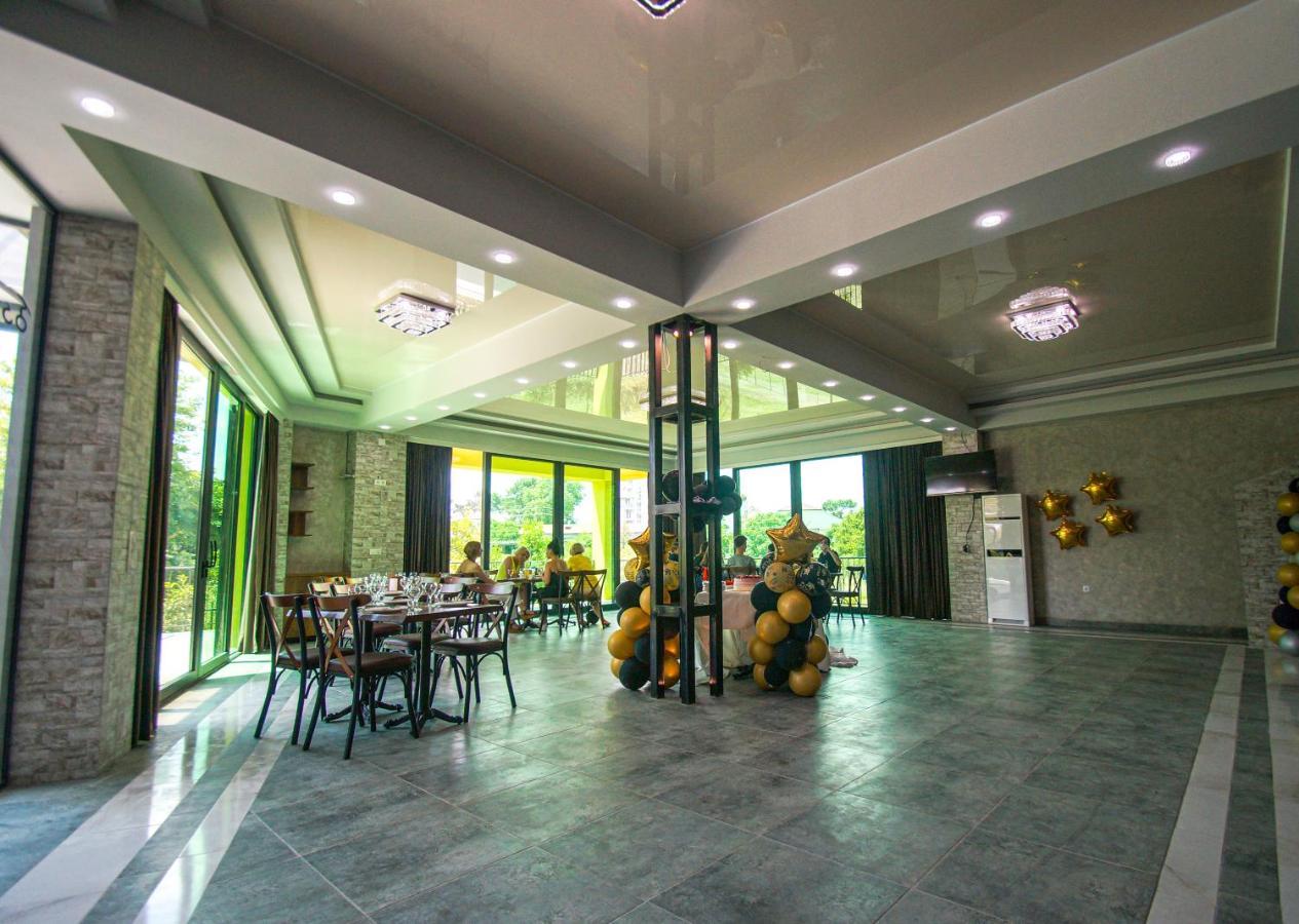 Delta Hotel Уреки Екстериор снимка