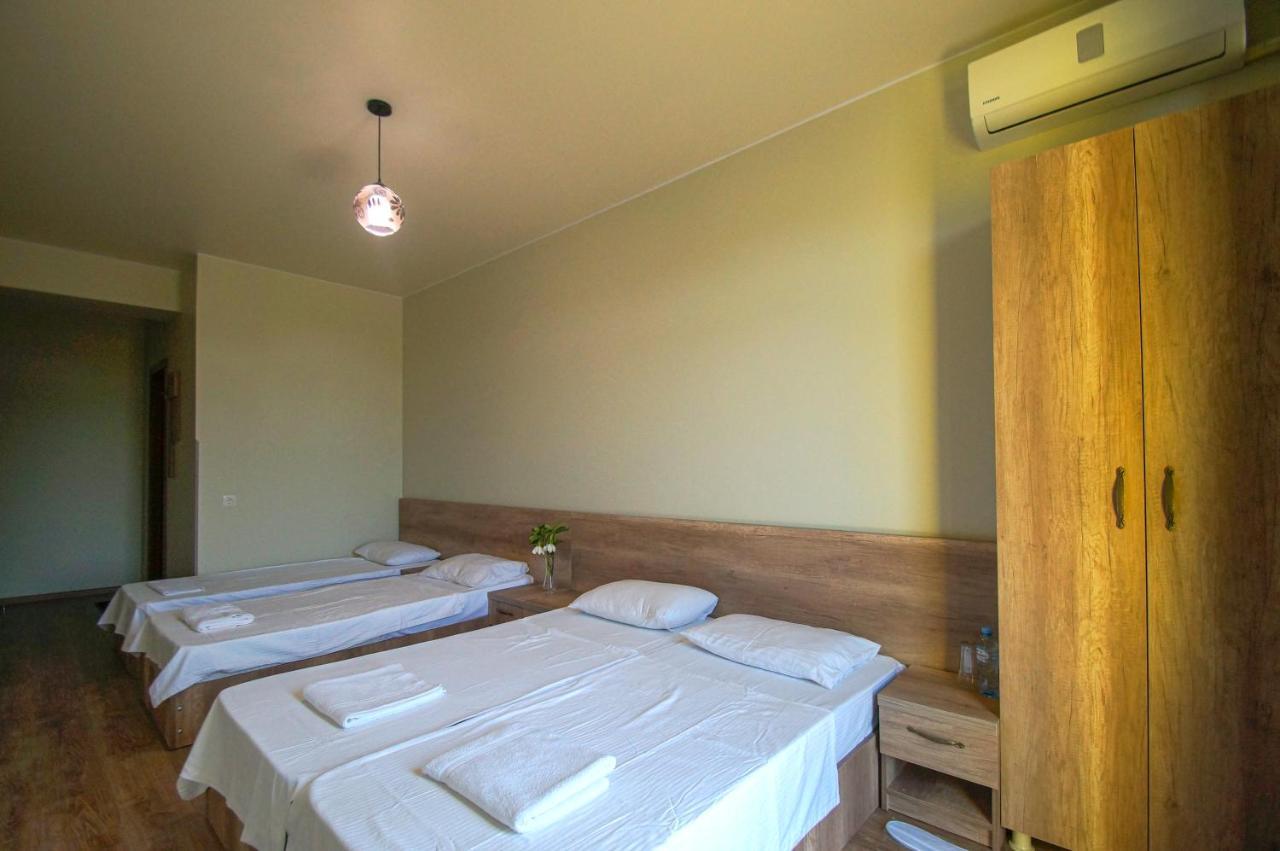 Delta Hotel Уреки Екстериор снимка