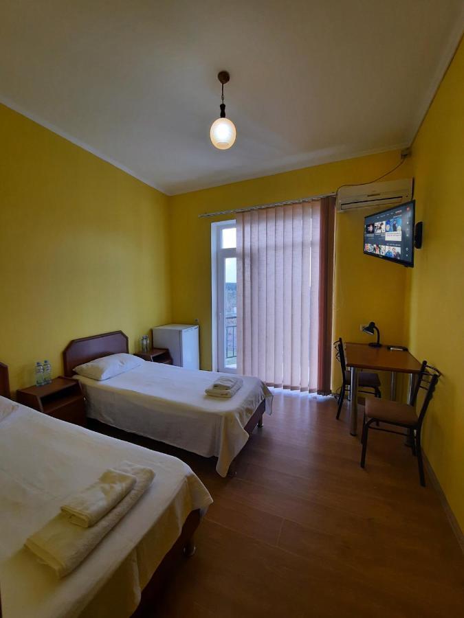 Delta Hotel Уреки Екстериор снимка