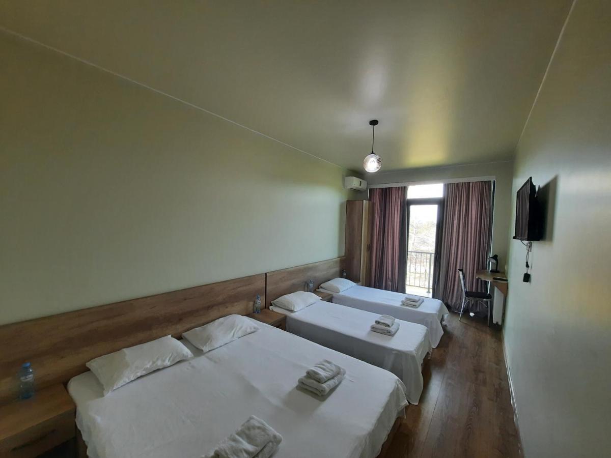 Delta Hotel Уреки Екстериор снимка