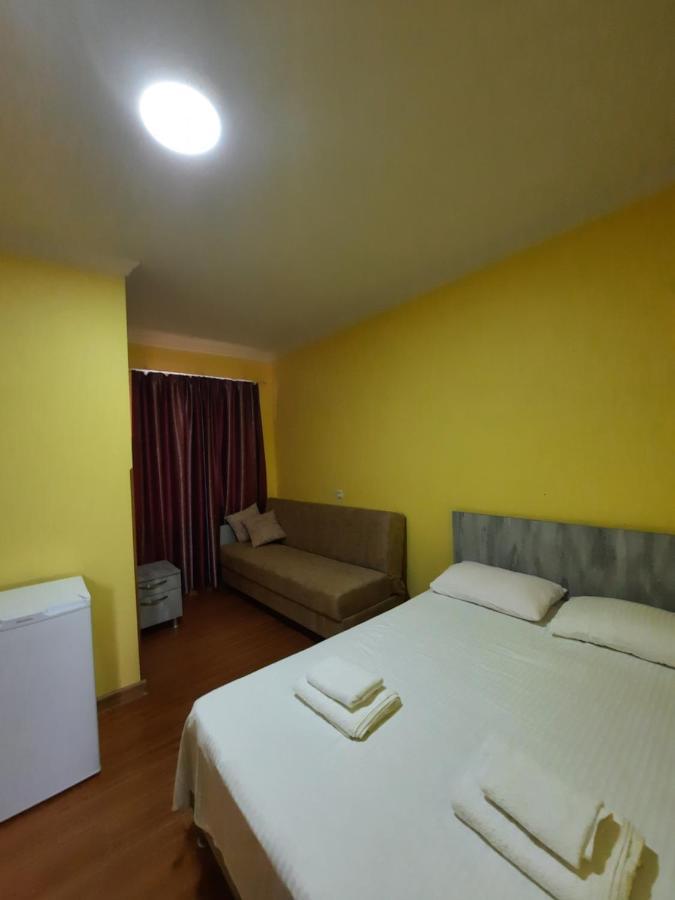 Delta Hotel Уреки Екстериор снимка