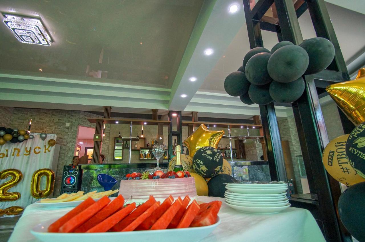 Delta Hotel Уреки Екстериор снимка