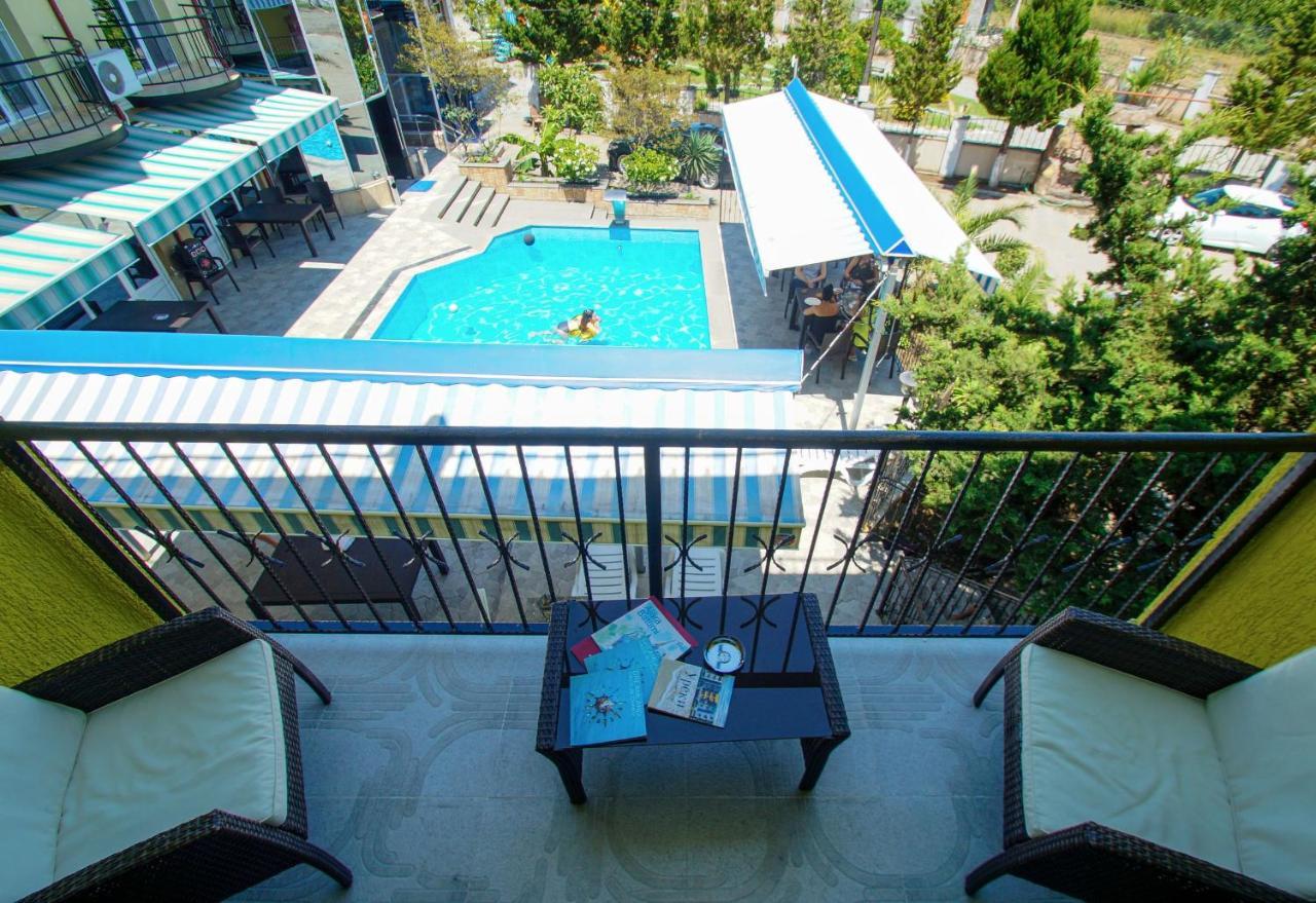 Delta Hotel Уреки Екстериор снимка