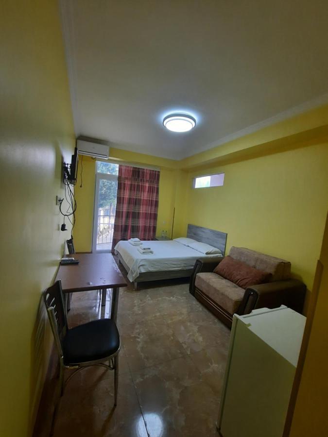 Delta Hotel Уреки Екстериор снимка