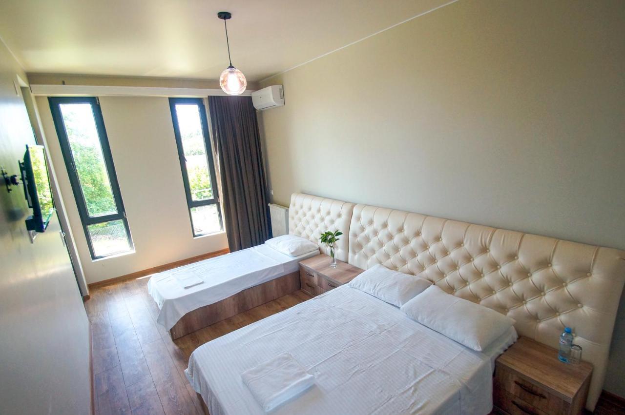Delta Hotel Уреки Екстериор снимка