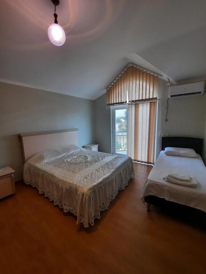 Delta Hotel Уреки Екстериор снимка