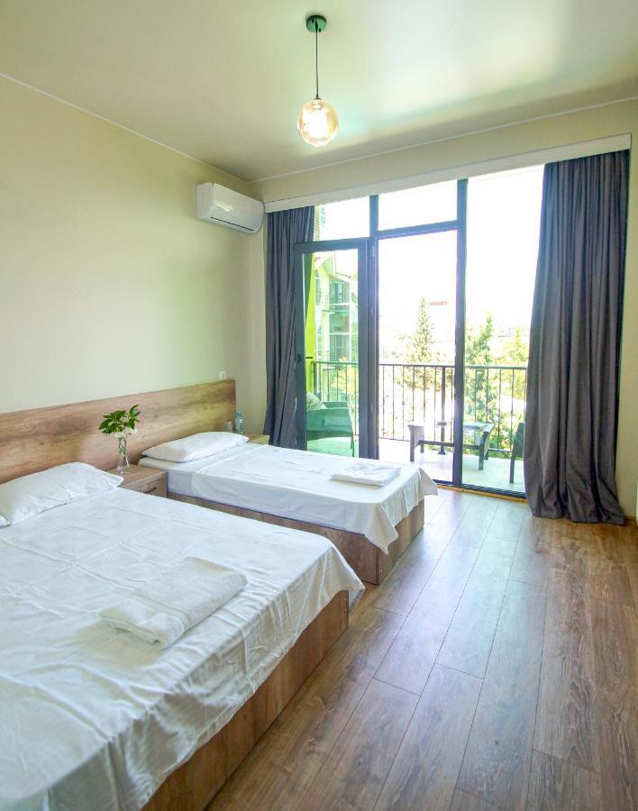 Delta Hotel Уреки Екстериор снимка