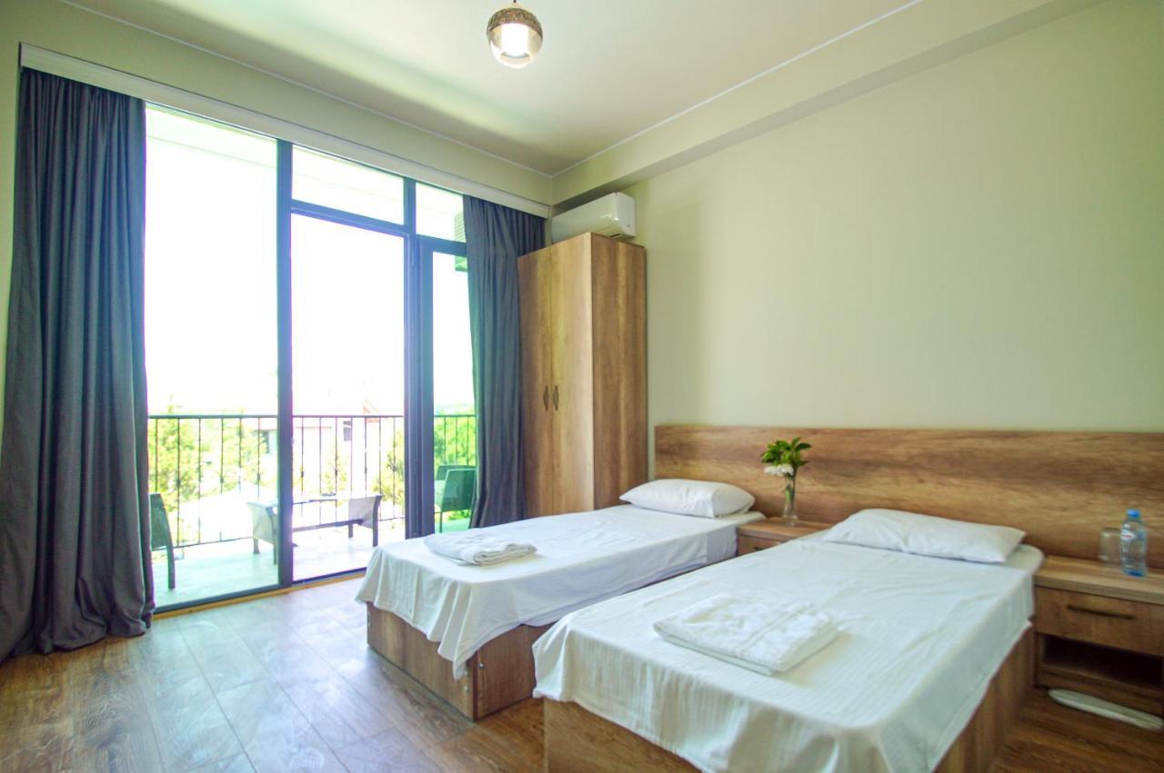 Delta Hotel Уреки Екстериор снимка