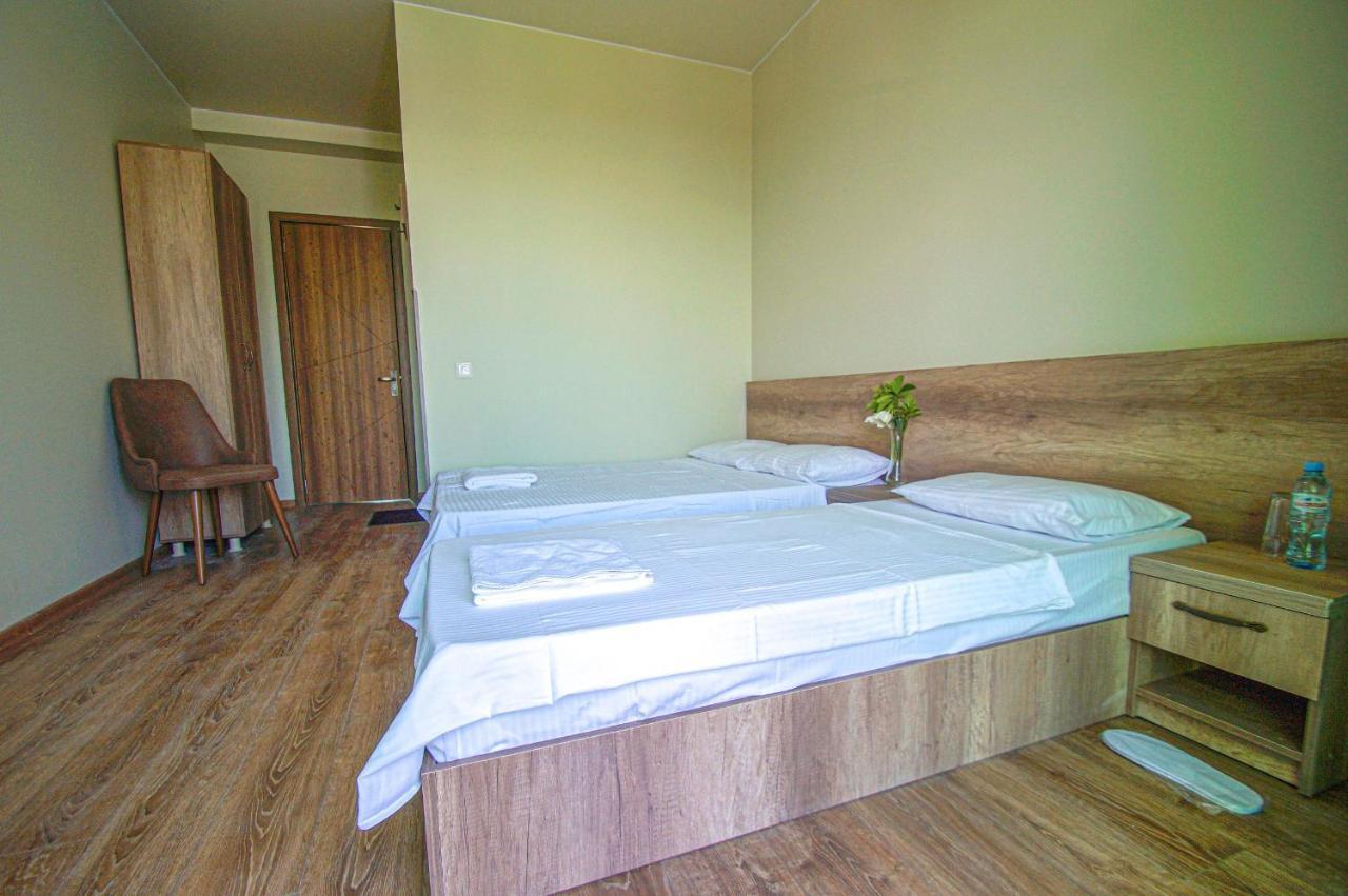 Delta Hotel Уреки Екстериор снимка