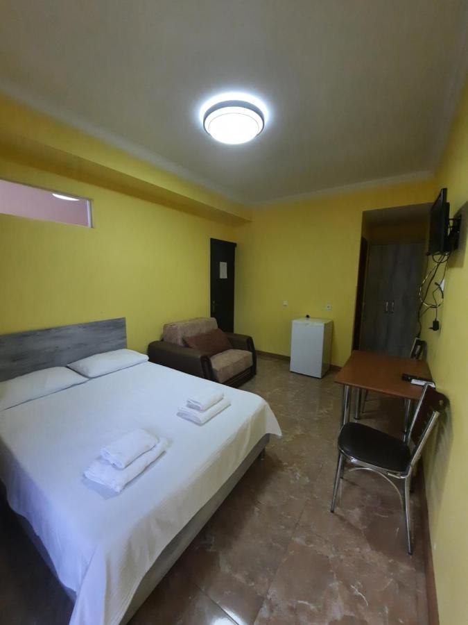 Delta Hotel Уреки Екстериор снимка
