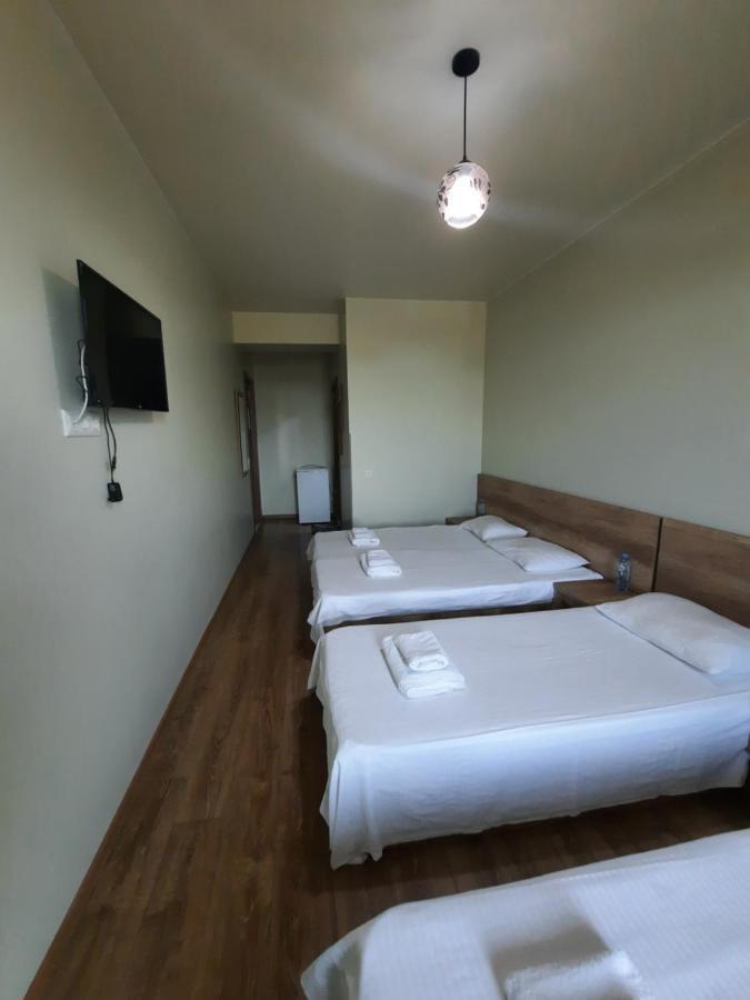 Delta Hotel Уреки Екстериор снимка