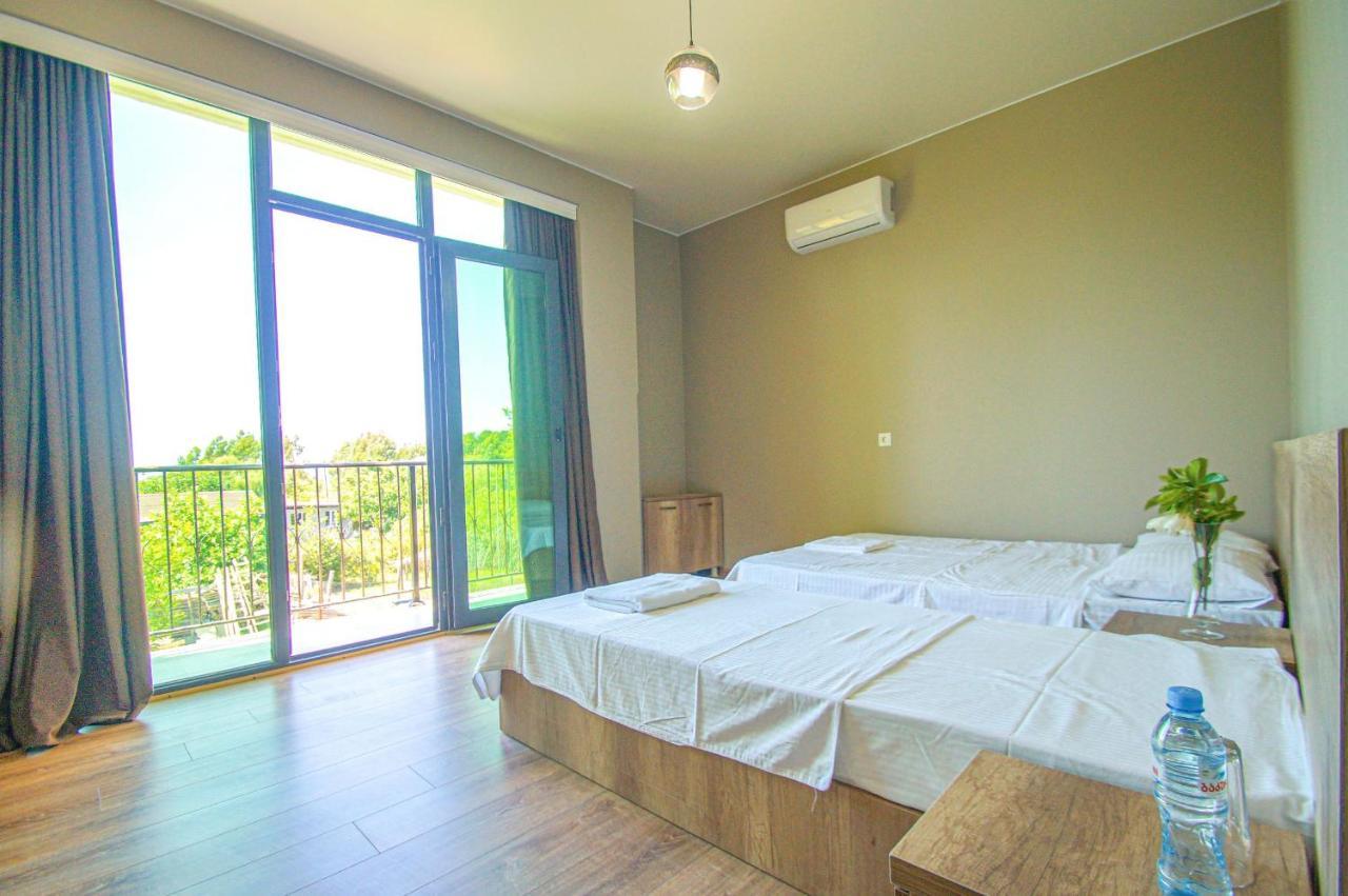 Delta Hotel Уреки Екстериор снимка