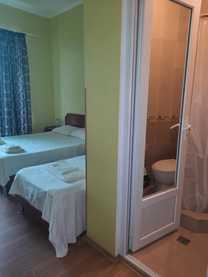Delta Hotel Уреки Екстериор снимка