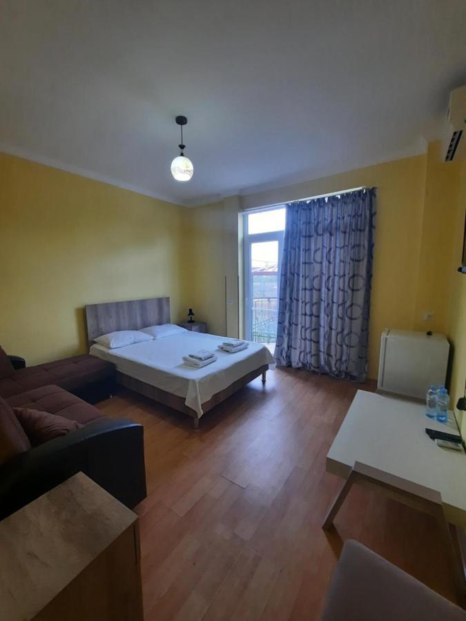 Delta Hotel Уреки Екстериор снимка