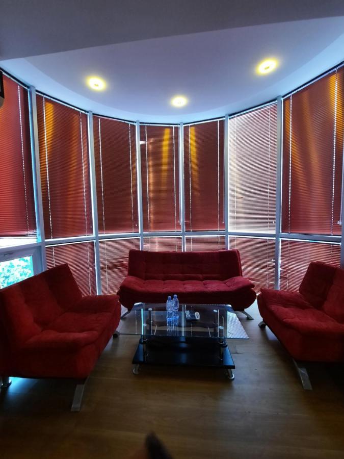 Delta Hotel Уреки Екстериор снимка