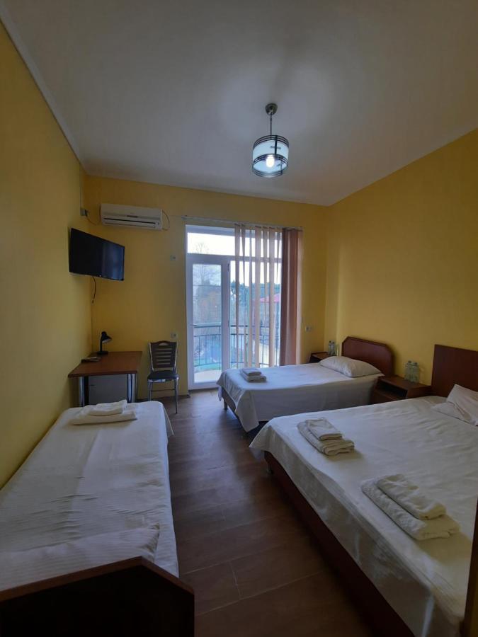 Delta Hotel Уреки Екстериор снимка