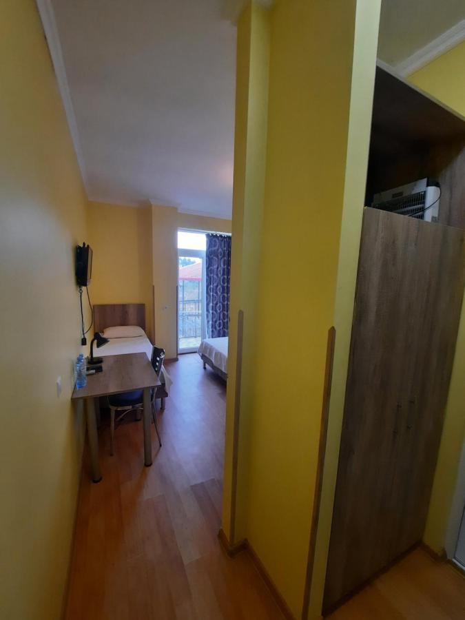 Delta Hotel Уреки Екстериор снимка