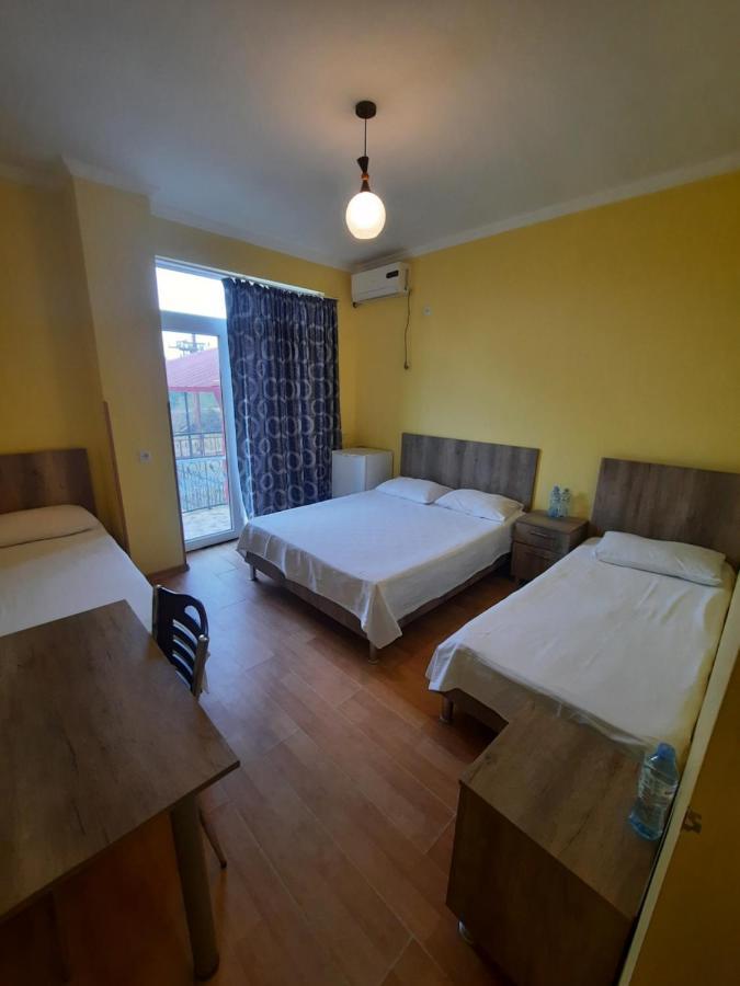 Delta Hotel Уреки Екстериор снимка